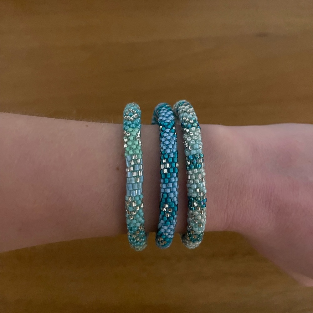 Set of 3 blue stretchy bracelets